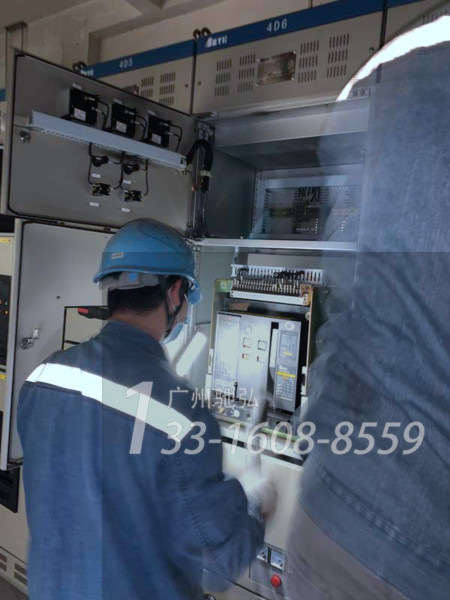 维保检查电房变压器